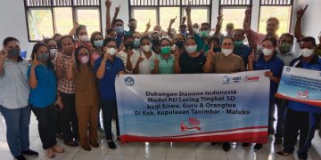 Salurkan Bantuan Pendidikan Rp 3,5 Miliar untuk 8 Kabupaten_womanindonesia.co.id