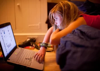 6 Alasan Bekerja di Tempat Tidur Tidak Direkomendasikan_womanindonesia.co.id