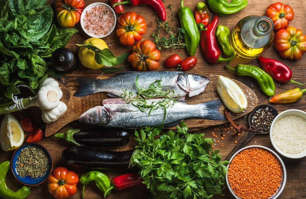 Mengenal Diet Mediterania Ala Amal Clooney 3 https://cdn.hellosehat.com/wp-content/uploads/2016/07/panduan-diet-mediterania.jpg