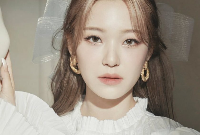 Baek Ji Heon fromis_9 Akan Berhenti?_womanindonesia.co.id