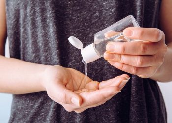 Ketahui 4 Dampak Buruk Hand Sanitizer Pada Kulit Tangan_womanindonesia.co.id