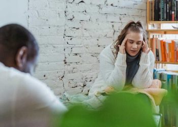 4 Tips Menghadapi Mantan yang Terus Mencari Tahu Kehidupan Kita_womanindonesia.co.id