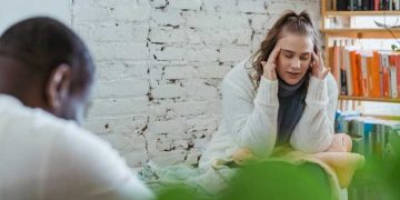 4 Tips Menghadapi Mantan yang Terus Mencari Tahu Kehidupan Kita_womanindonesia.co.id