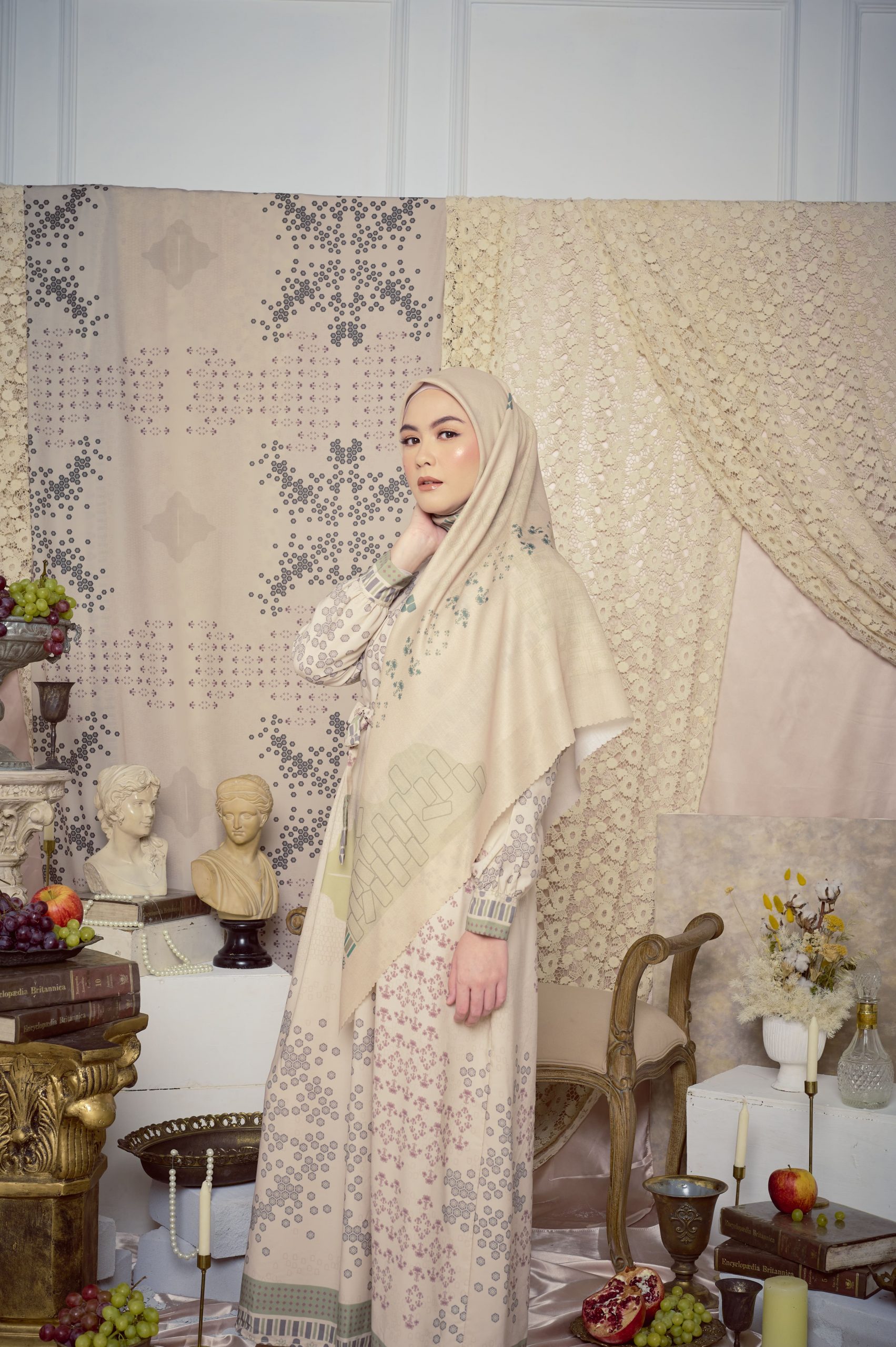 4 Model Busana Muslim Modis Ala Zaskia Mecca_womanindonesia.co.id