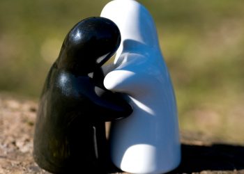 Ilustrasi gambar Pelukan/ Canva