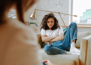 Ilustrasi : Anak remaja yang sedang marah/ Canva