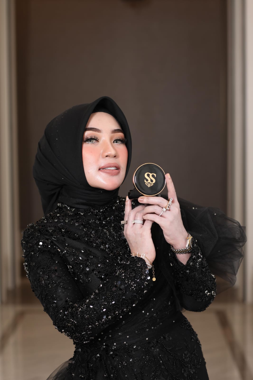 Pengusaha Aceh Shella Saukia Hadirkan Cushion Berbahan Alami 2 Pengusaha Aceh Shella Saukia Hadirkan Cushion Berbahan Alami_womanindonesia.co.id