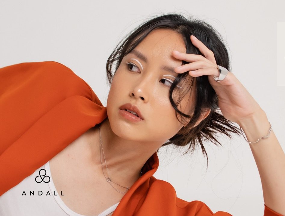 4 Tips Gunakan Perhiasan, Tetap Cantik Meski Punya Kulit Sensitif 4 4 Tips Gunakan Perhiasan, Tetap Cantik Meski Punya Kulit Sensitif_womanindonesia.co.id