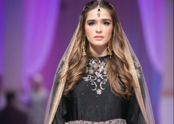 Koleksi Raya 2022 Heaven Lights Terinspirasi Dari Pakaian India_womanindonesia.co.id