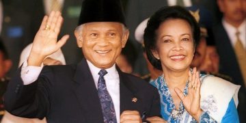 Inspirasi 3 Tokoh Dunia Yang Setia Pada Istrinya_womanindonesia.co.id