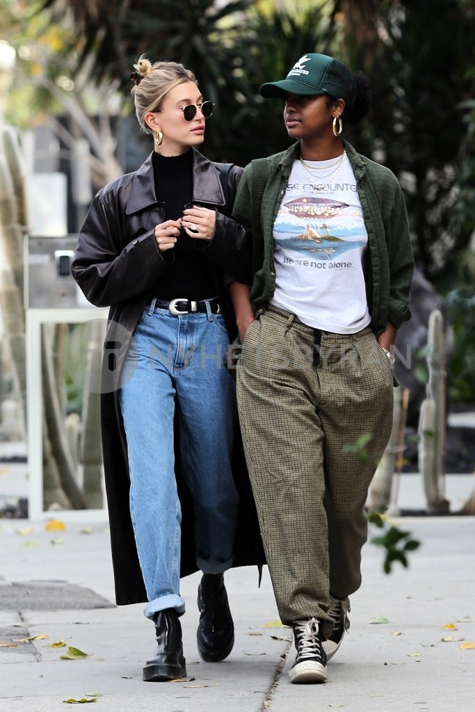 Intip Gaya Pakaian Santai 3 Aktris Hollywood Ini 4 Intip Gaya Pakaian Santai 3 Aktris Hollywood Ini_womanindonesia.co.id