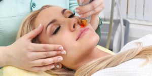 Tips Perawatan Kulit, Rambut, dan Kuku yang Efektif 2 10 Perawatan Wajah yang Tak Biasa_womanindonesia.co.id