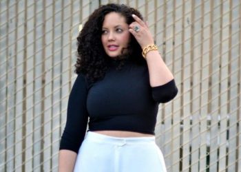 3 Cara Menyesuaikan Motif Baju Untuk Badan Gemuk_womanindonesia.co.id