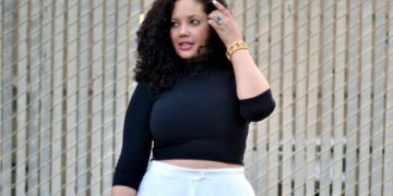 3 Cara Menyesuaikan Motif Baju Untuk Badan Gemuk_womanindonesia.co.id