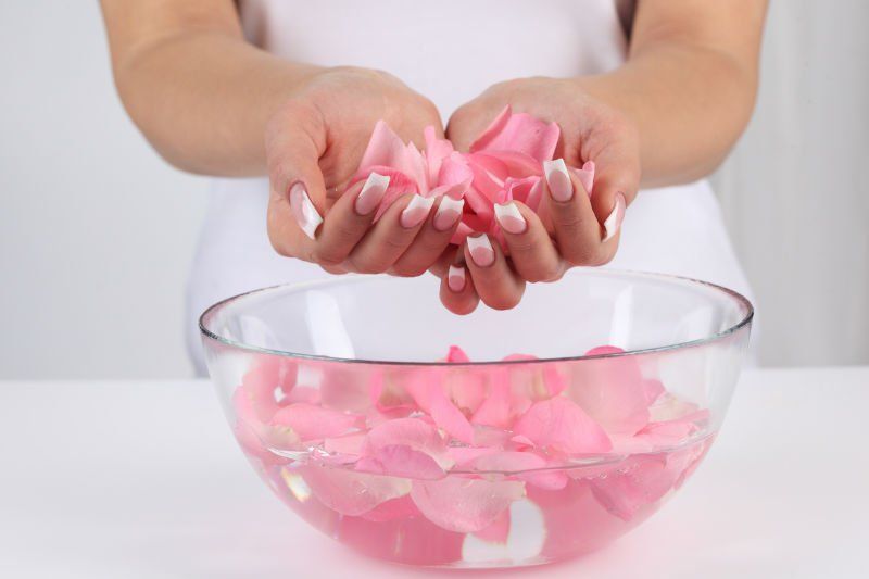 6 Tips Mengatasi Bibir Kering Agar Lebih Lembab 6 6 Tips Mengatasi Bibir Kering Agar Lebih Lembab_womanindonesia.co.id