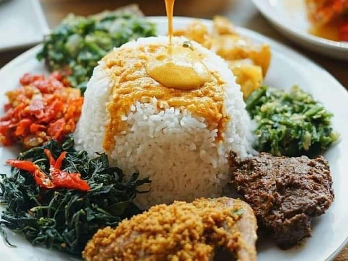4 Trik Unik Supaya Makan Nasi Padang Jadi Makin Nikmat 2 4 Trik Unik Supaya Makan Nasi Padang Jadi Makin Nikmat_womanindonesia.co.id