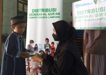 Dompet Dhuafa Lampung Salurkan 500 Alquran ke Pelosok_womanindonesia.co.id