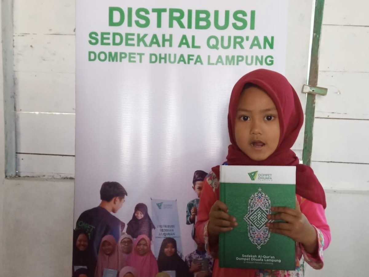 Dompet Dhuafa Lampung Salurkan 500 Alquran ke Pelosok_womanindonesia.co.id