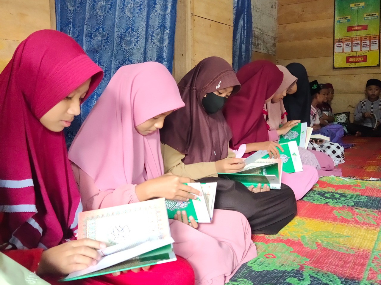 Dompet Dhuafa Lampung Salurkan 500 Alquran ke Pelosok_womanindonesia.co.id