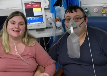 Elizabeth Kerr dan Simon O'Brien Memutuskan Menikah Meski Sakit_womanindonesia.co.id