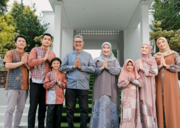 5 Tips Tampil Modis di Hari Raya Idul Fitri dengan Koleksi Sarimbit Raya_womanindonesia.co.id