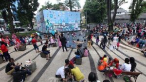Menuju Ramadhan 2023: Ini 5 Tips Ajarkan Anak Berpuasa Sejak Dini 3 Ngabuburit saat ramadhan - Womanindonesia.co.id