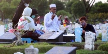 Mengulik Tradisi Ziarah Kubur Menjelang Ramadhan_womanindonesia.co.id