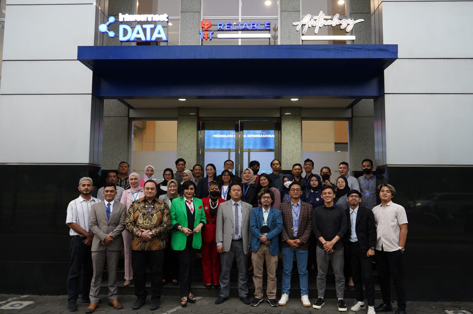 Kiprah Maya Miranda Menjalankan Platform Informasi Bisnis "InterconnectDATA" 2 Kiprah Maya Miranda Menjalankan Platform Informasi Bisnis "InterconnectDATA"_womanindonesia.co.id