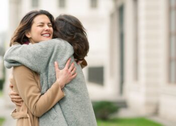 6 Manfaat Berbagi dengan Orang Lain, Membuat Hidup Lebih Bahagia_womanindonesia.co.id