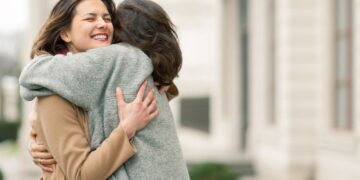 6 Manfaat Berbagi dengan Orang Lain, Membuat Hidup Lebih Bahagia_womanindonesia.co.id