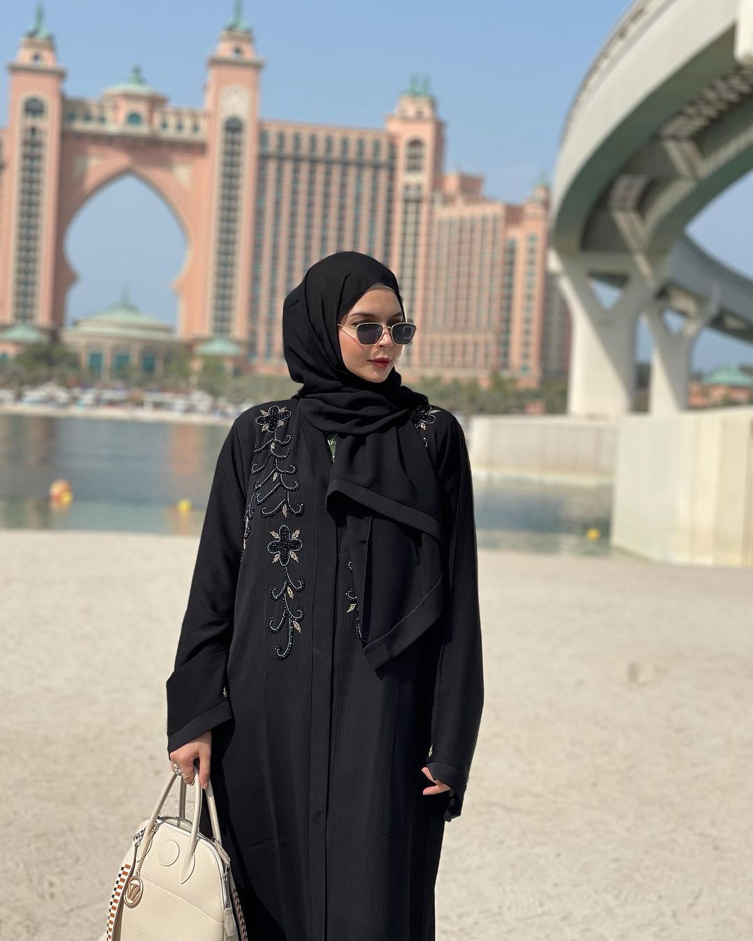 5 Gaya Busana Muslim Perempuan di Dubai 2 5 Gaya Busana Muslim Perempuan di Dubai_womanindonesia.co.id
