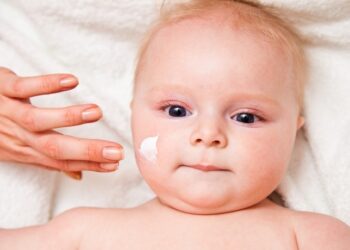 5 Cara Menjaga Kelembaban Kulit Bayi_womanindonesia.co.id