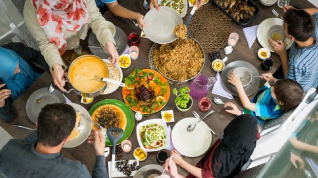 Ciri Khas Berbuka Puasa di 4 Negara Timur Tengah 4 Ciri Khas Berbuka Puasa di 3 Negara Timur Tengah_womanindonesia.co.id