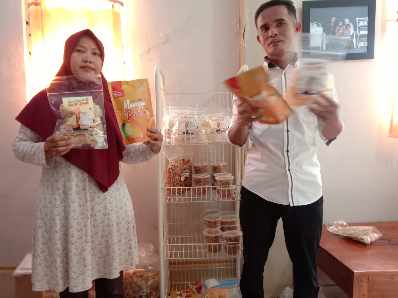 WOW, Kerupuk Kulit 'Naura' Indramayu Berhasil Menembus Pasar Korea Selatan Di Tahun 2022 2 Kerupuk Kulit 'Naura' Indramayu Berhasil Menembus Pasar Korea Selatan Di Tahun 2022_ICNews.id