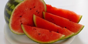 4 Manfaat Buah Semangka untuk Kulit Cantik_womanindonesia.co.id