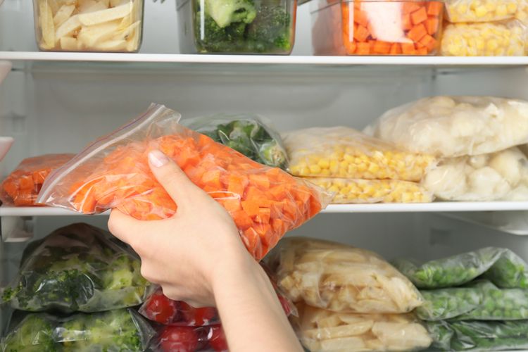 5 Cara Mengolah Makanan Beku Agar Tetap Sehat 2 5 Cara Mengolah Makanan Beku Agar Tetap Sehat_womanindonesia.co.id
