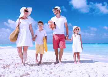 5 Tips Berwisata Ke Pantai Bersama Anak-anak Agar Tetap Aman_womanindonesia.co.id