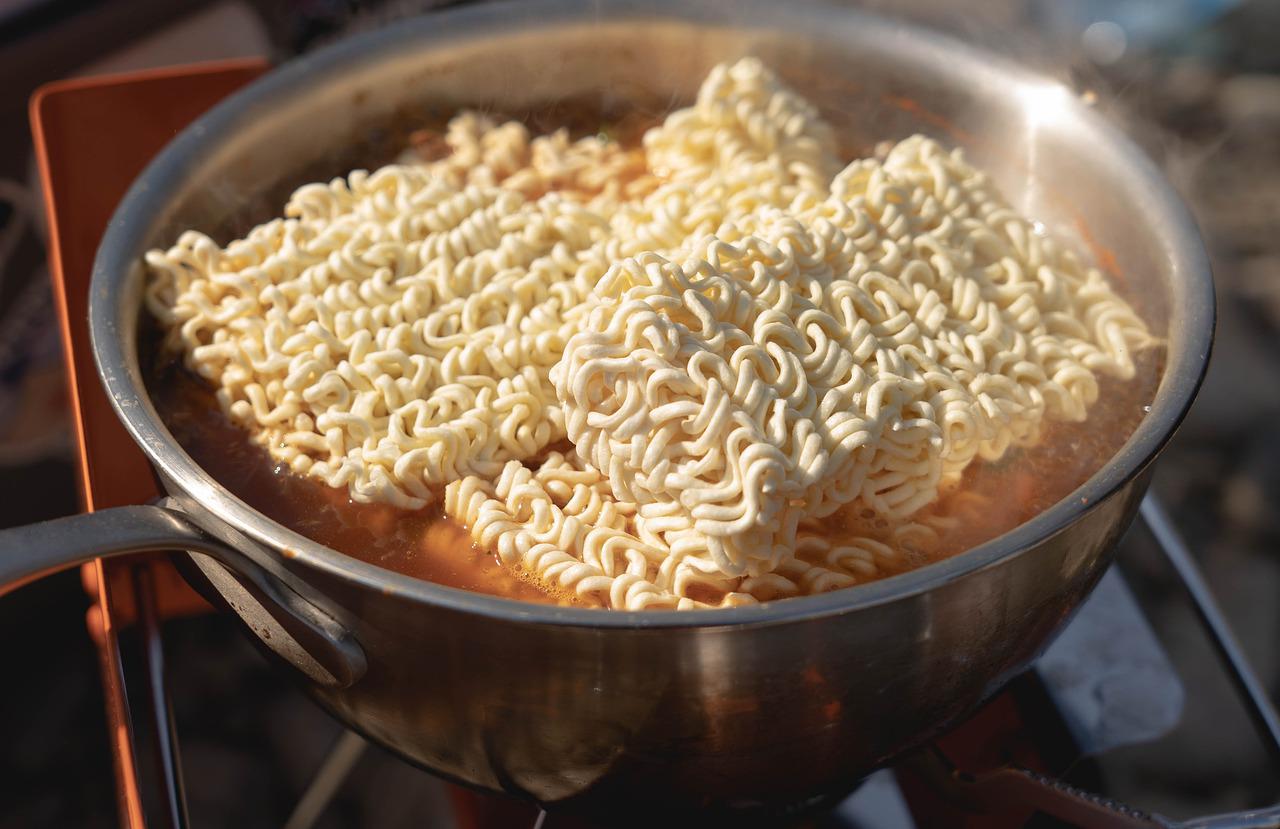 Sarapan dengan Mie Instan Apakah Sehat? Simak 5 Fakta Berikut_womanindonesia.co.id