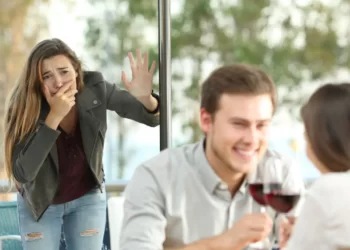 Diselingkuhi Pasangan, 7 Hal yang Perlu Dilakukan?_womanindonesia.co.id