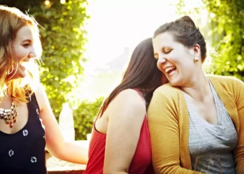 8 Manfaat Tertawa Bagi Kesehatan Fisik dan Mental_womanindonesia.co.id