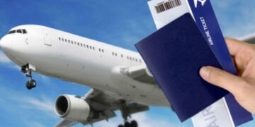 Harga Tiket Pesawat Ke Beberapa Daerah di Indonesia Meningkat, Apa Penyebabnya?_womanindonesia.co.id