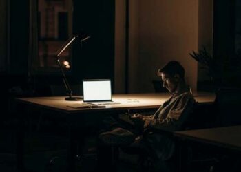 5 Tips Membangun Hubungan dengan Pasangan Introvert_womanindonesia.co.id