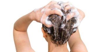 Kesalahan Saat Keramas yang Dapat Merusak Rambut_Womanindonesia.co.id