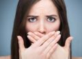 7 Penyebab Bau Mulut yang Mempengaruhi Kesehatan Mental_womanindonesia.co.id