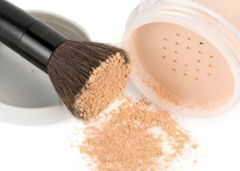 5 Cara Memakai Bedak Tabur dengan Tepat_womanindonesia.co.id