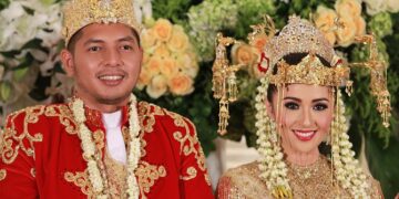 4 Gaya Aktris yang Memakai Pakaian Adat Betawi_womanindonesia.co.id