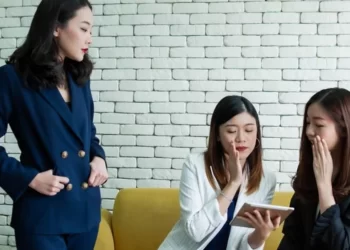 4 Tips Bekerja dengan Tenang Meski berada di Lingkungan Toxic_womanindonesia.co.id