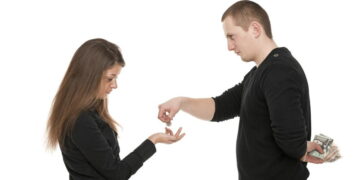 5 Zodiak yang Terkenal Pelit dan Ngirit Banget_Womanindonesia.co.id