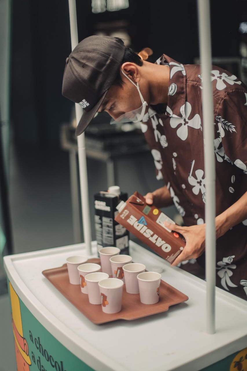 Hari Cokelat Sedunia 2022: Yuk, Kunjungi Mobil Van Cokelat Oatside 2 Hari Cokelat Sedunia 2022: Yuk, Kunjungi Mobil Van Cokelat Oatside_womanindonesia.co.id