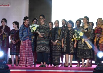 Peresmian Wajah Baru Sarinah Semarak dengan Trunk Show “Ikat Suara dari Timur”_womanindonesia.co.id